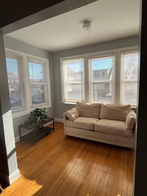 Three Bed One Bath Apt 25 Mins To Nyc Belleville Eksteriør billede