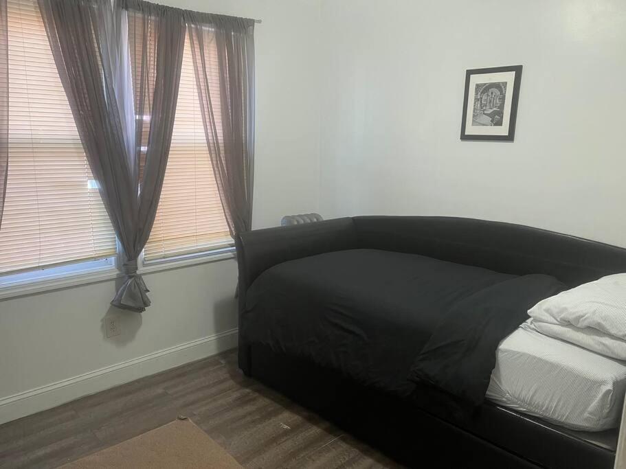 Three Bed One Bath Apt 25 Mins To Nyc Belleville Eksteriør billede