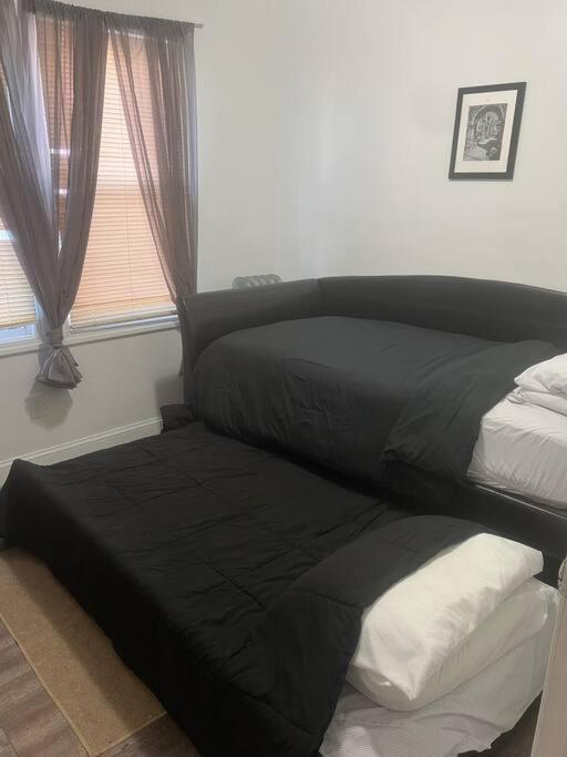 Three Bed One Bath Apt 25 Mins To Nyc Belleville Eksteriør billede